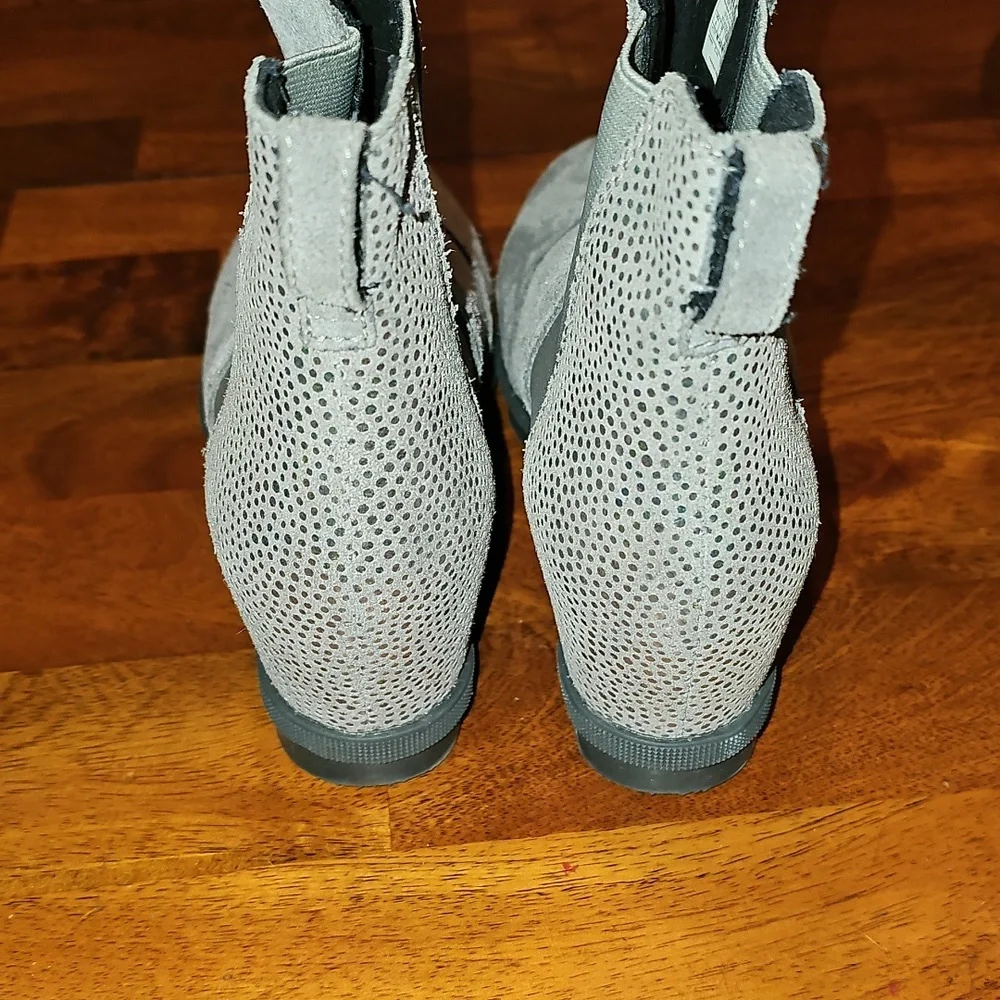 SOREL Joan Of Artic Wedge Boots. Youth girls sz 4! Gray with Metallic Details!